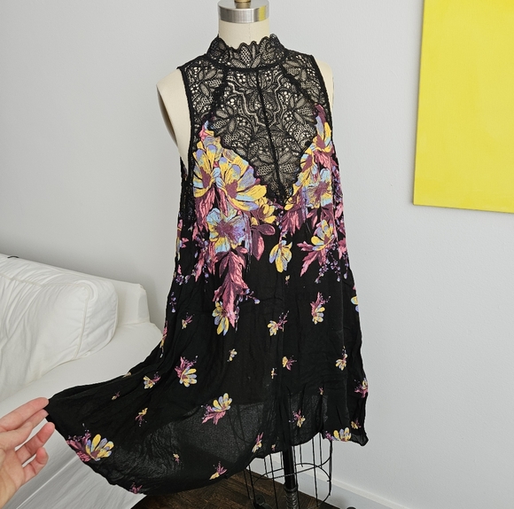 Free People Intimately lace detail dress. MEDIUM - Picture 1 of 9